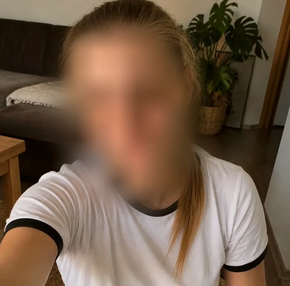 Manuela, 21