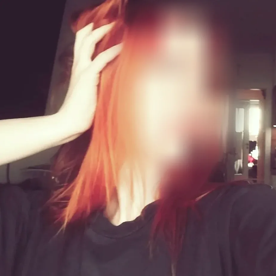 Sarah, 19